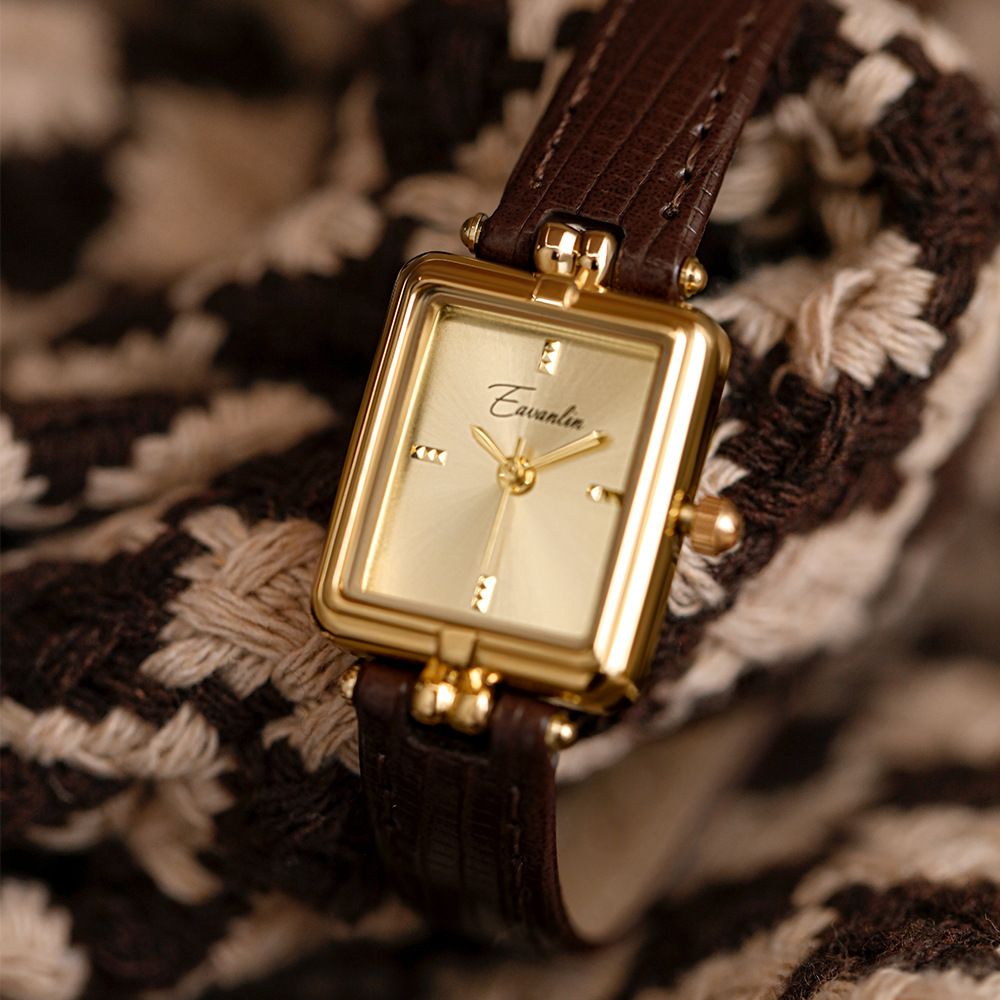 Chic Minimalist Feminine Quartz Wristwatch - Delicate Accent for Any Outfit