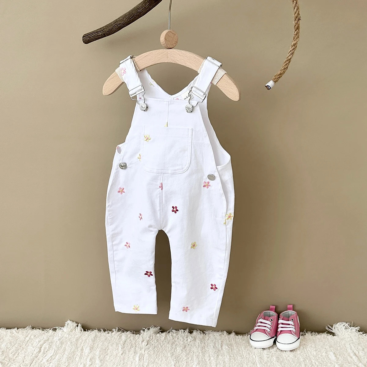 Autumn Baby Strap Pants Toddler Girls Loose Fit Pink Flower Embroidery Rompers Infant Girls Outwear Denim Trousers 250715