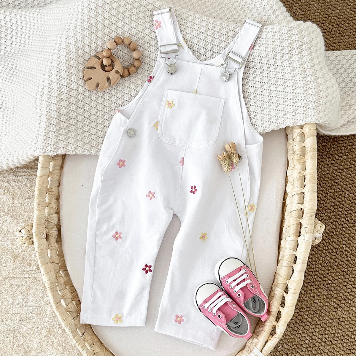 Autumn Baby Strap Pants Toddler Girls Loose Fit Pink Flower Embroidery Rompers Infant Girls Outwear Denim Trousers 250715