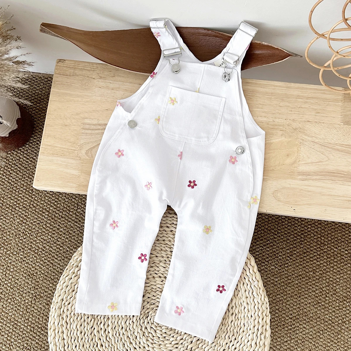 Autumn Baby Strap Pants Toddler Girls Loose Fit Pink Flower Embroidery Rompers Infant Girls Outwear Denim Trousers 250715