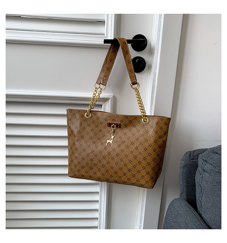 Designer 2025 Autumn Winter New Vintage Handbag Shoulder Large Capacity Tote Mixed Batch Light Luxury Women's Bag