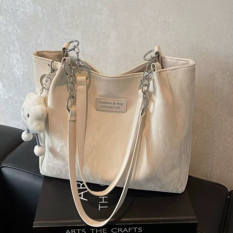 New high capacity multifunctional women s shoulder bag leisure commuting bag designer bag daily commuting women s handbag