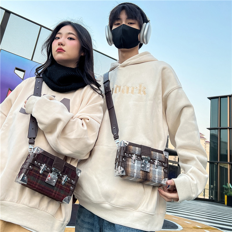 Retro printed square box bag for women trendy single-shoulder crossbody tofu bag in 2025 light luxury and fashionable small square bag