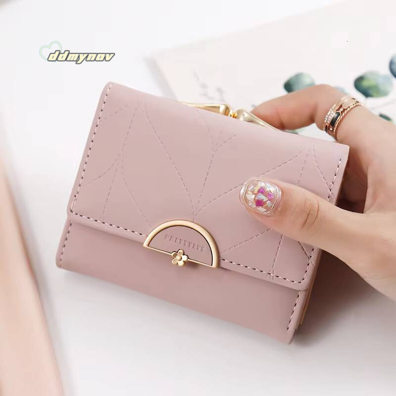 024 Womens summer new womens short wallet Japan and South Korea PU leather hardware buckle three fold bag high texture multi-c ddmynov