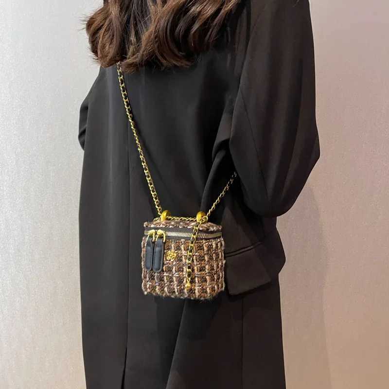 Women Shoulder Bags 2025 Popular Fashion Niche Crossbody Bag Wool Chain Small Square Bag Fashionable Purses and Handbags B963