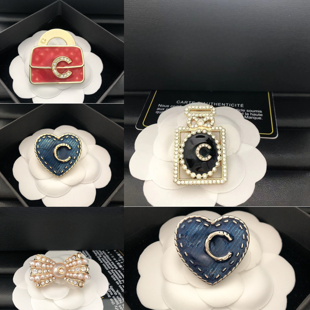 Designer Brand Letter Brooches Women Men Gold Plated Lapel Pins Crystal Brooch Pearl Party Jewelry Accessories