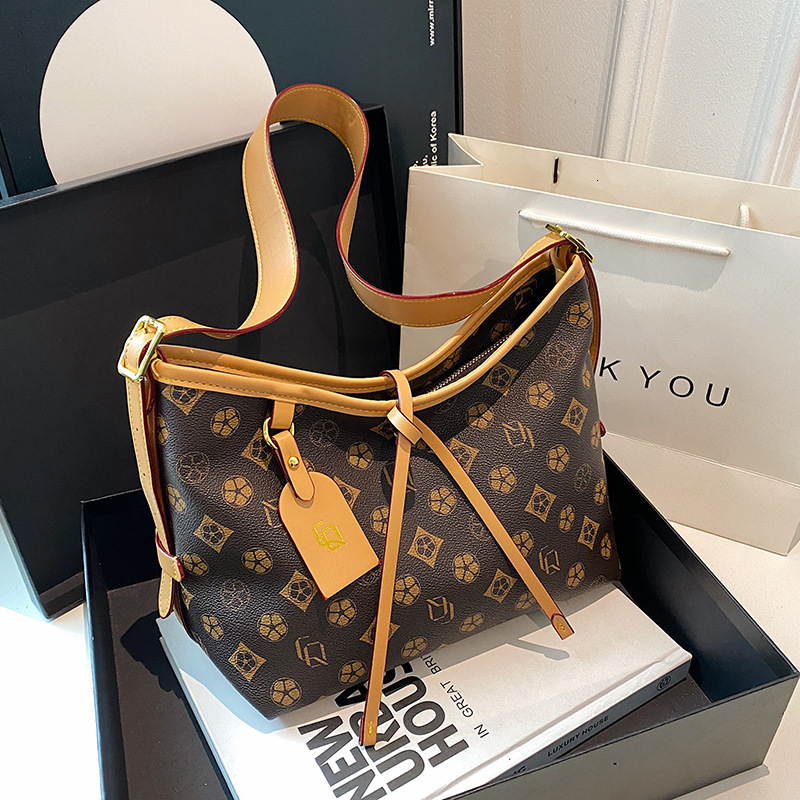 Designer Large Capacity Vintage for Women New Wandering Tote Fashion Printed Shoulder Versatile High-end Crossbody Light Luxury Women's Bag