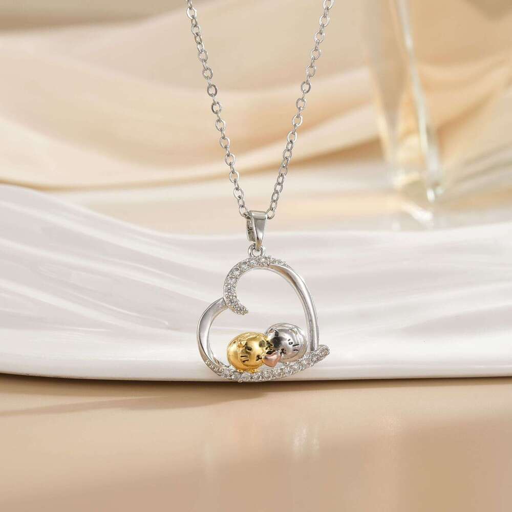 New Fresh And Sweet Cute Heart-Shaped Squirrel Hing Pendant Necklace With Unique Design C7e