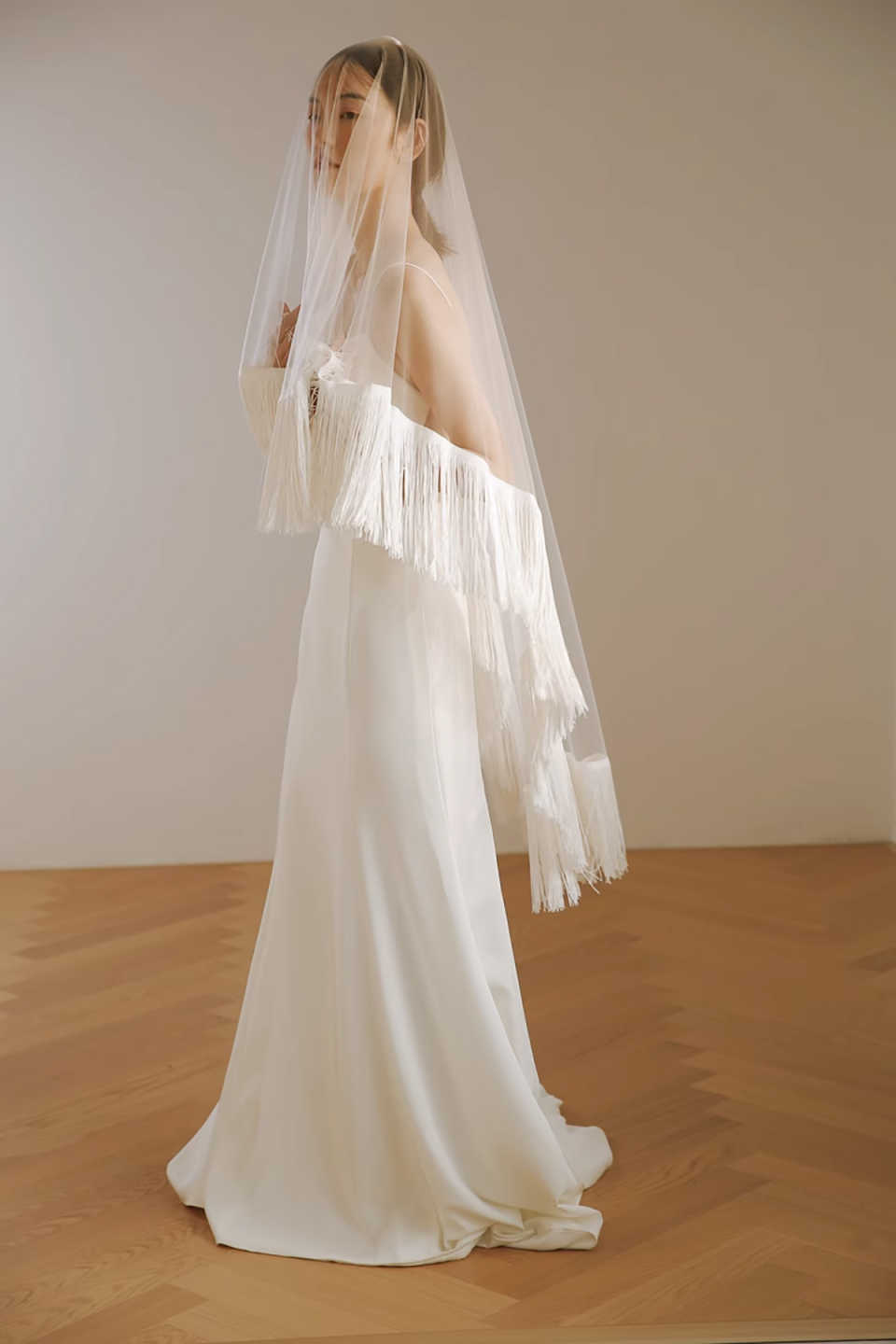 Elegant Wedding Veils One Layer Tulle Headdress New Tassel Headdress Lace Tulle White Ivory Bridal Veil Customized length Veils V3260