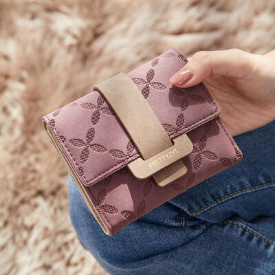 Short Wallet with Floral Pattern Buckle Stylish Compact Coin Purse Trendy Design Lightweight and Ideal for Daily Use