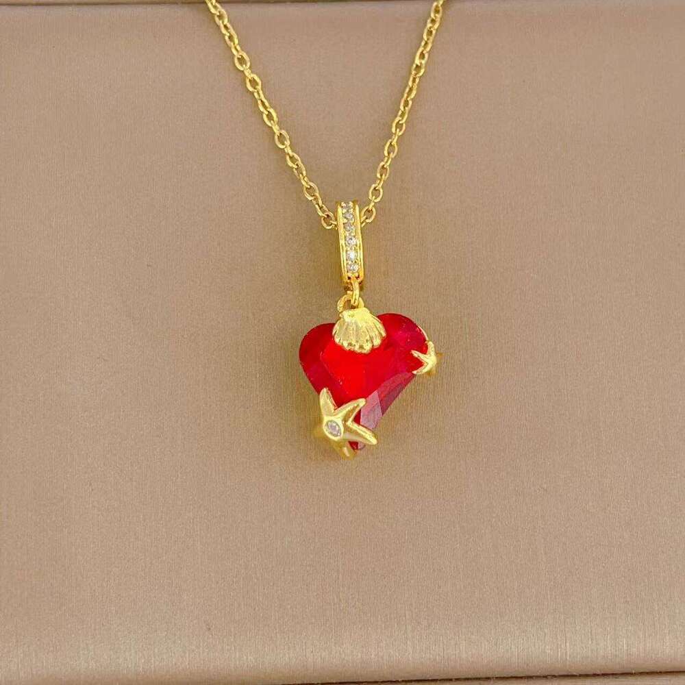 Fashion Copper Gold-Plated Red Zircon Heart Pendant Necklace For Women, Unique And Non-Fading Collarbone Chain 776