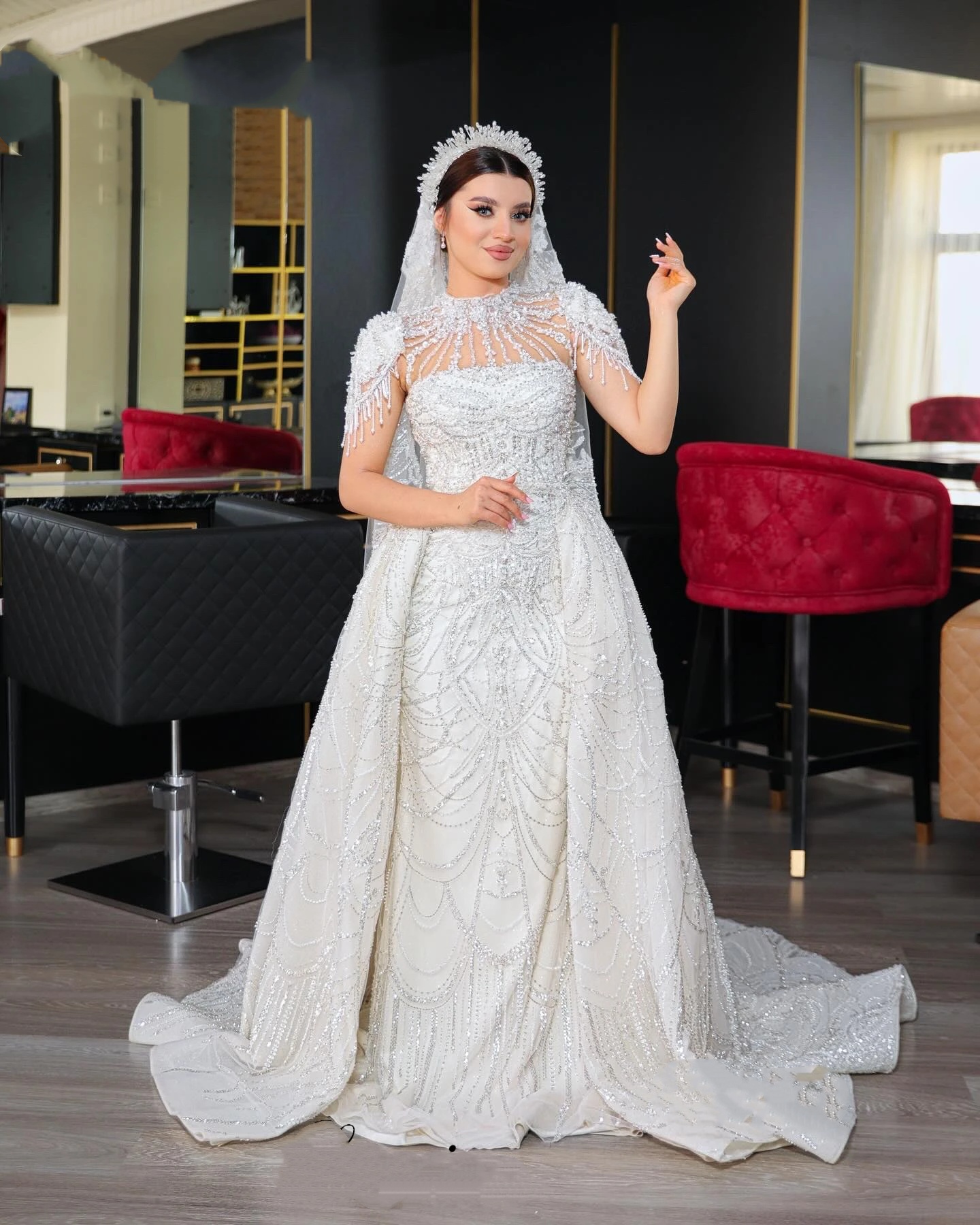 Vintage A Line Women Wedding Dress Jewel Neck Sleeveless Bridal Gowns Sequins Lace Detachable Train Dress Custom Made vestidos de novia