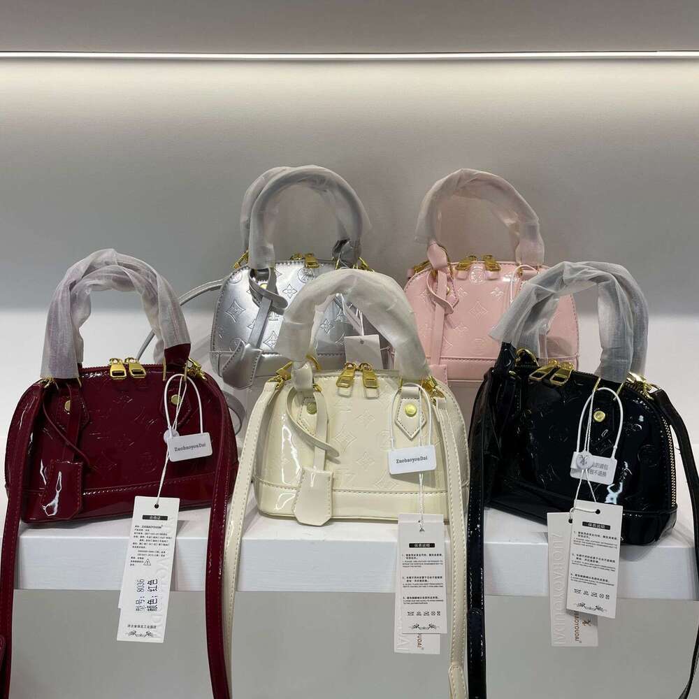 Fashion Fashion Shell Handbag 2025 New Letter Shoulder Crossbody Bag Niche Trendy Popular