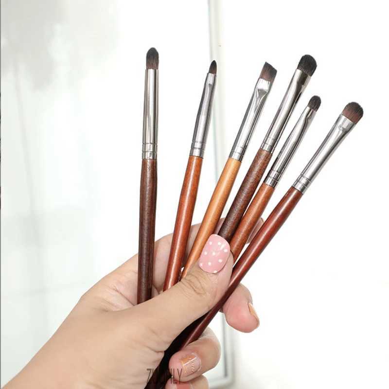 Professional Soft Makeup Brush Makeup Tools Liquid Foundation Concealer Makeup Brush Wooden Handle Brushes Beauty Tool Wholesale XJ2500716