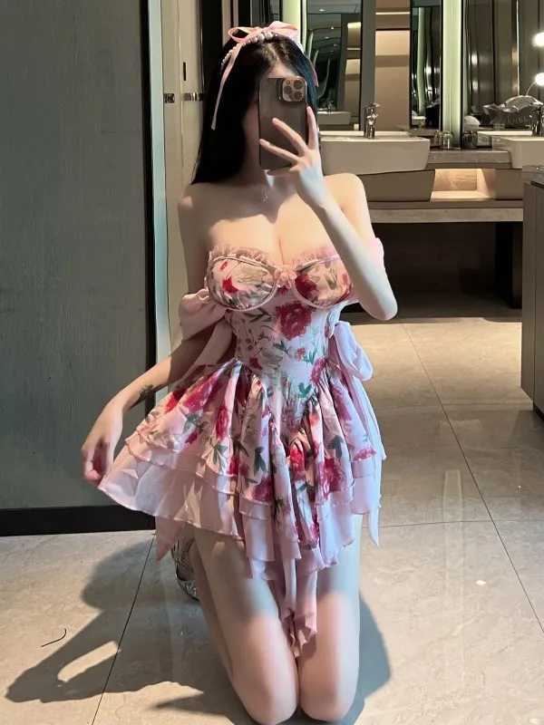 Elegant Mature Gentle V-neck Low Cut Floral Lace Stitching Design Waist Closing Slimming Dress Slim Strapless Short Dress IEUS R250716