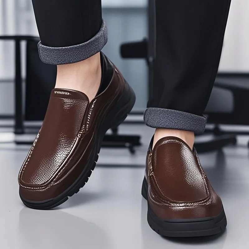 Mens Slip On Casual Loafers Comfortable Walking Shoes for Men Lightweight Dress Shoes for Office Driving Y250715