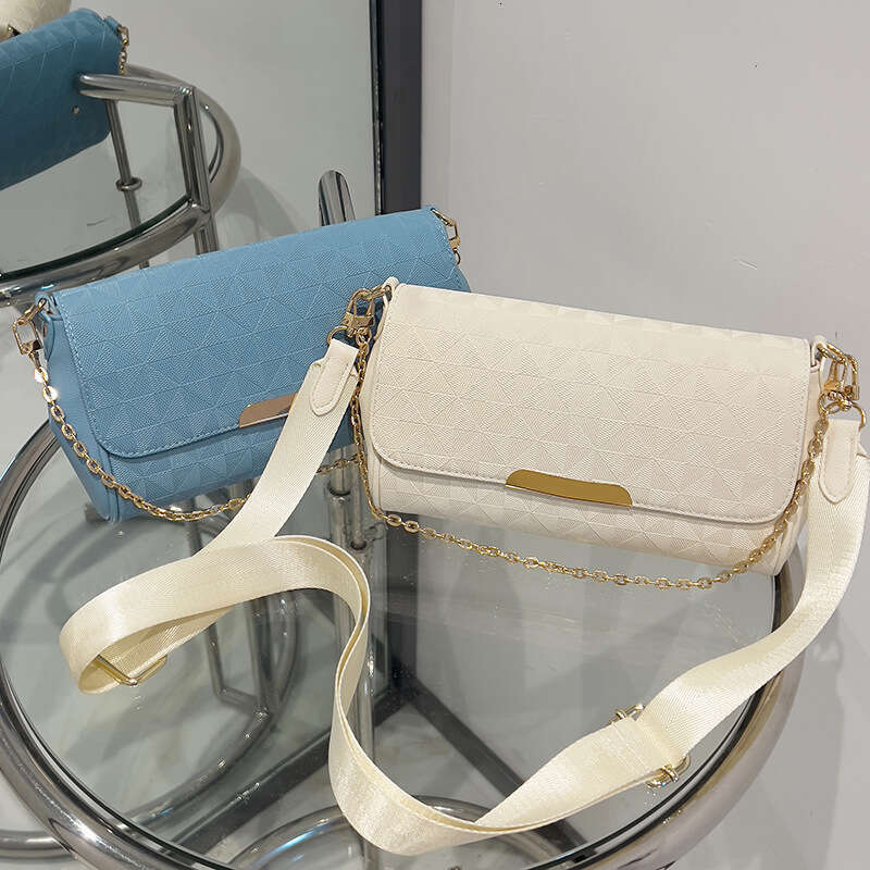 Crossbody 2024 Embossed Fashion Chain Shoulder Simple Flap Magnetic Buckle Underarm Small Women's Bag