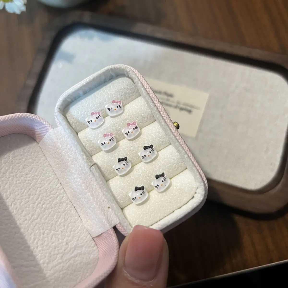 Sanrio Hello Kitty Earrings Cute Cartoon Bow Earrings for Women Sweet Cute Small Delicate and Personalized Earrings Kids Gifts w250716