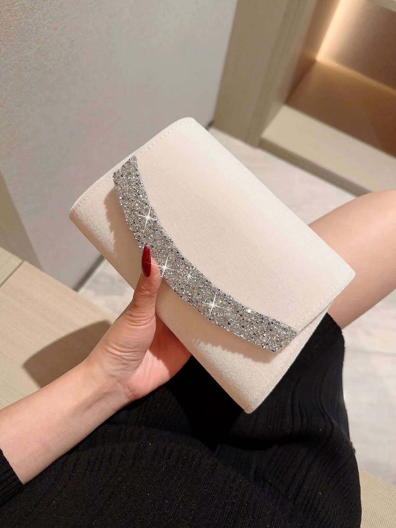 A Shiny Rhinestone Veet Dress Hand Evening Romantic White Wedding Banquet Bridal Chain Formal Party Prom Envelope Bag