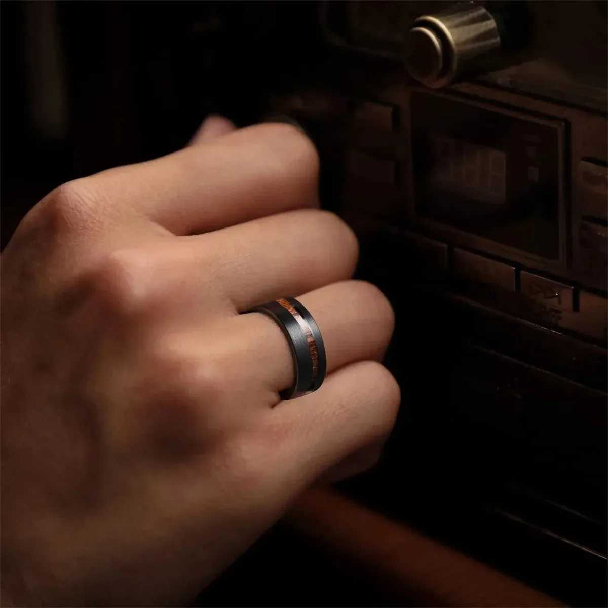 Fashion 8mm Black Men Stainless Steel Rings Black Brushed Koa Wood Rings for Men Women Wedding Engagement Jewelry Birthday Gifts S250716
