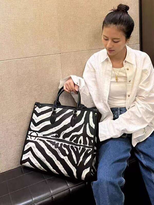 tote for women large capacity highend feel 2025 new model elegant zebra pattern niche design office commute bag