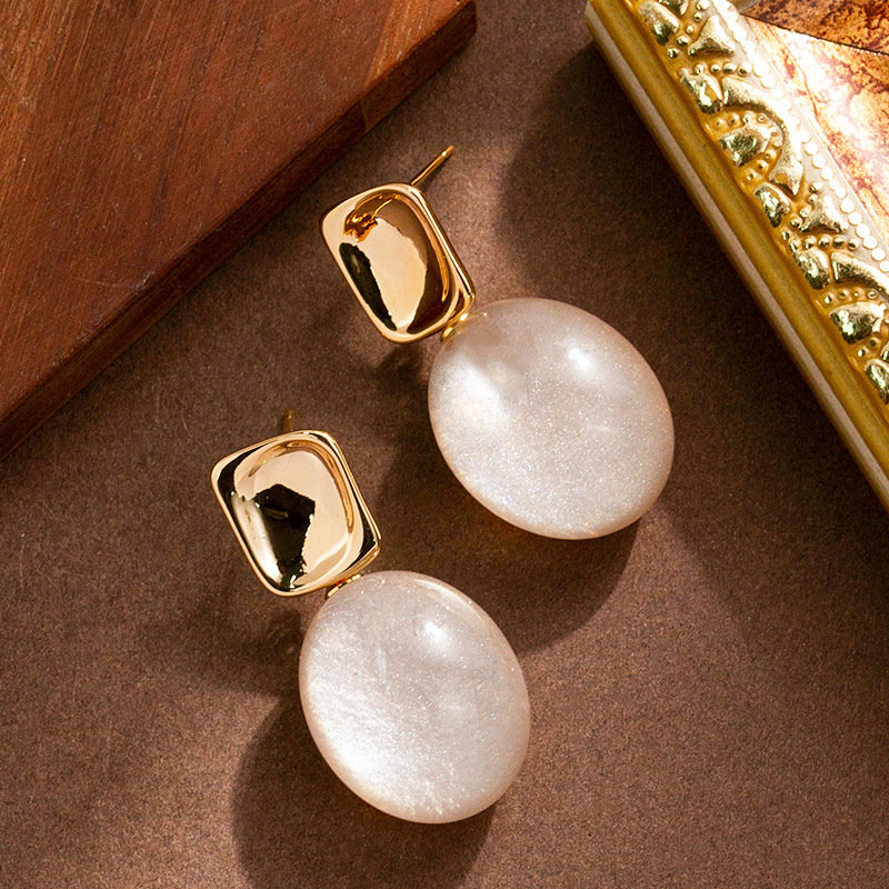 Autumn Winter New Artistic Melad Style Geometric Earrings for Women High-end Light Niche Personality Sier Needle Ear Jewelry