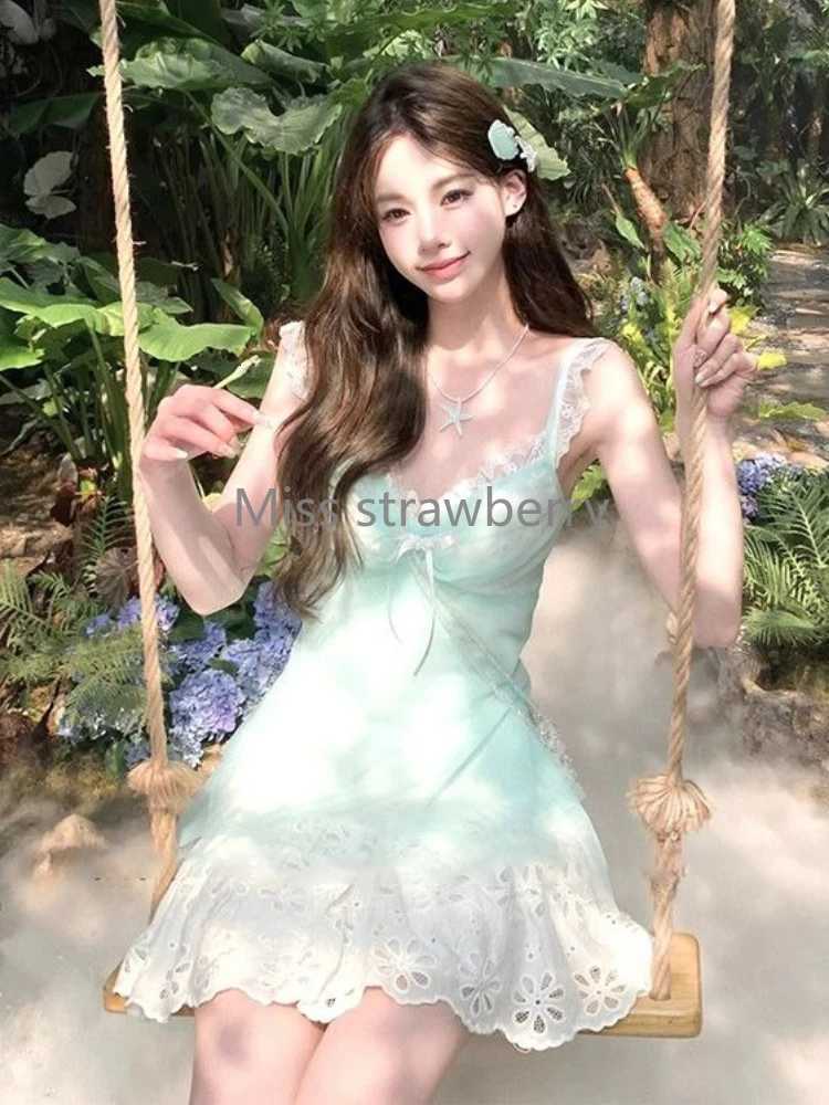 2025 Fashion Sweet Slim Lace Dress Women Design Chic Bow Sling Patchwork Dresses Female Pretty New Skinny Summer Beach Dress R250716