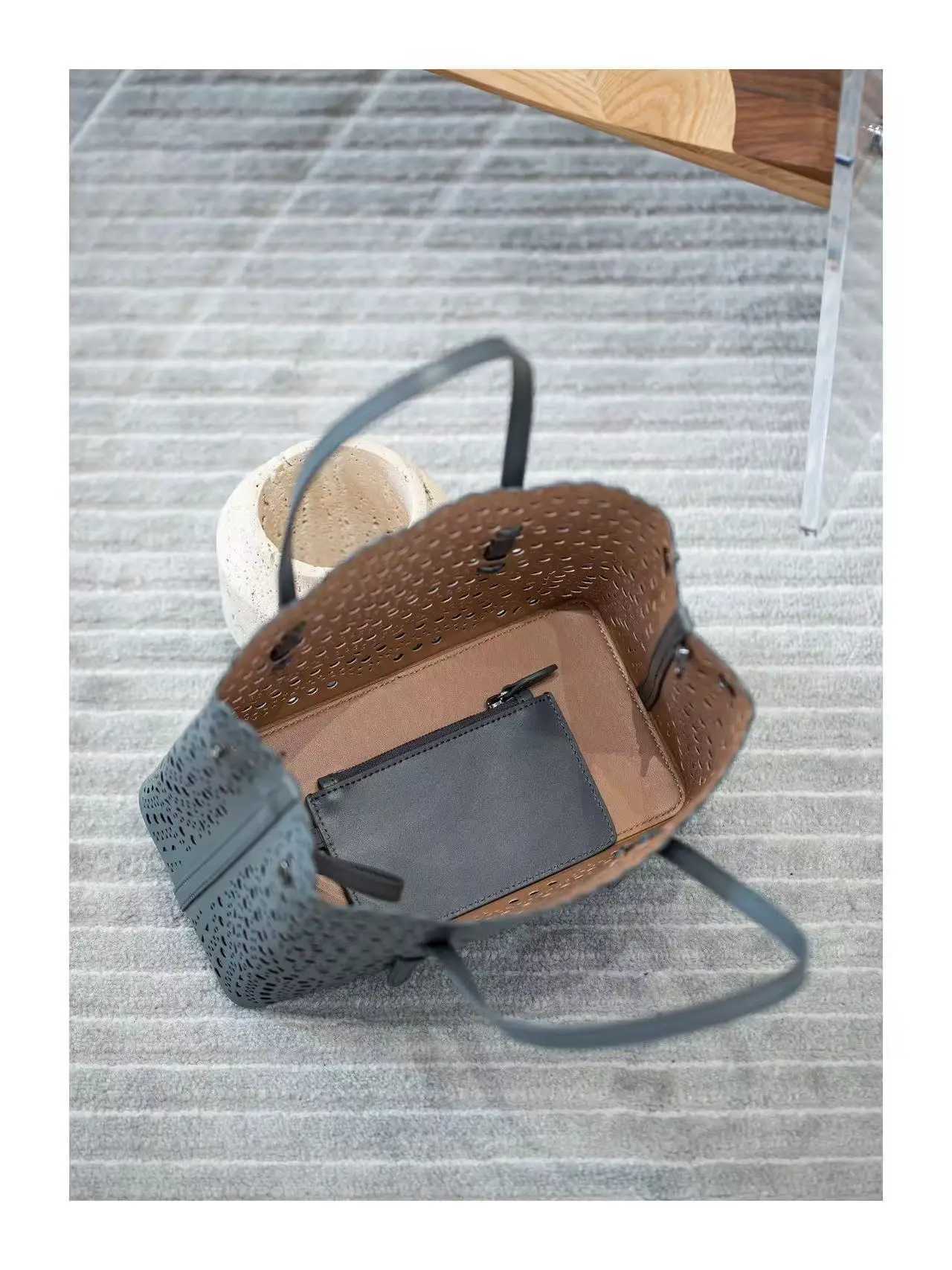 Brand Design Luxury High Quality Cowhide Shoulder Handbags For Women 2025 Large Capacity Genuine Leather Bucket Bag