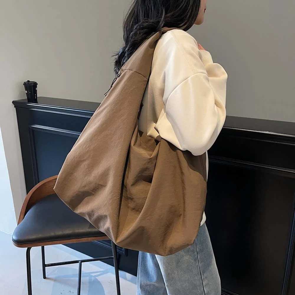 Casual Nylon Shoulder Bag Multi-Pocket Double Zipper Design Versatile Commuting Handbag Soft Large Capacity Tote Bag