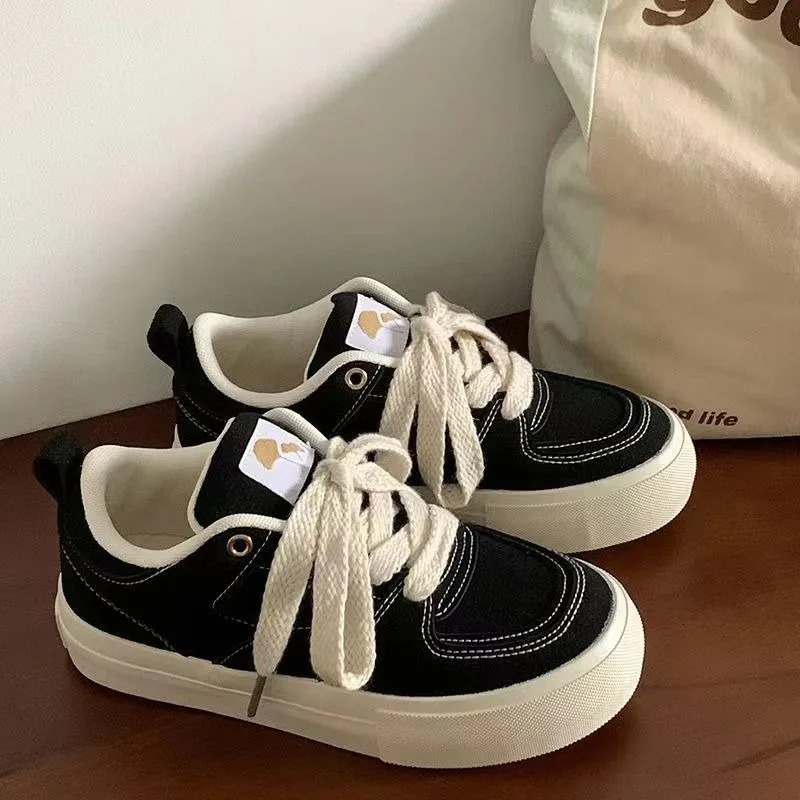 Retro Womens Board Shoes Autumn Versatile Casual Lace Up Frosted Canvas Solid Color Low Top Womens Vulcanized Shoes 250712