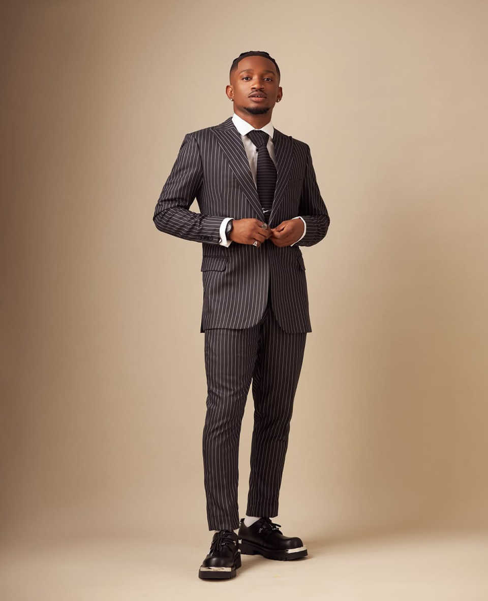 Simple Pinstripe Wedding Tuxedos 2 Piece Set Jacket Pants One Button Men Suit Peaked Lapel Groom Wear Suits Customized