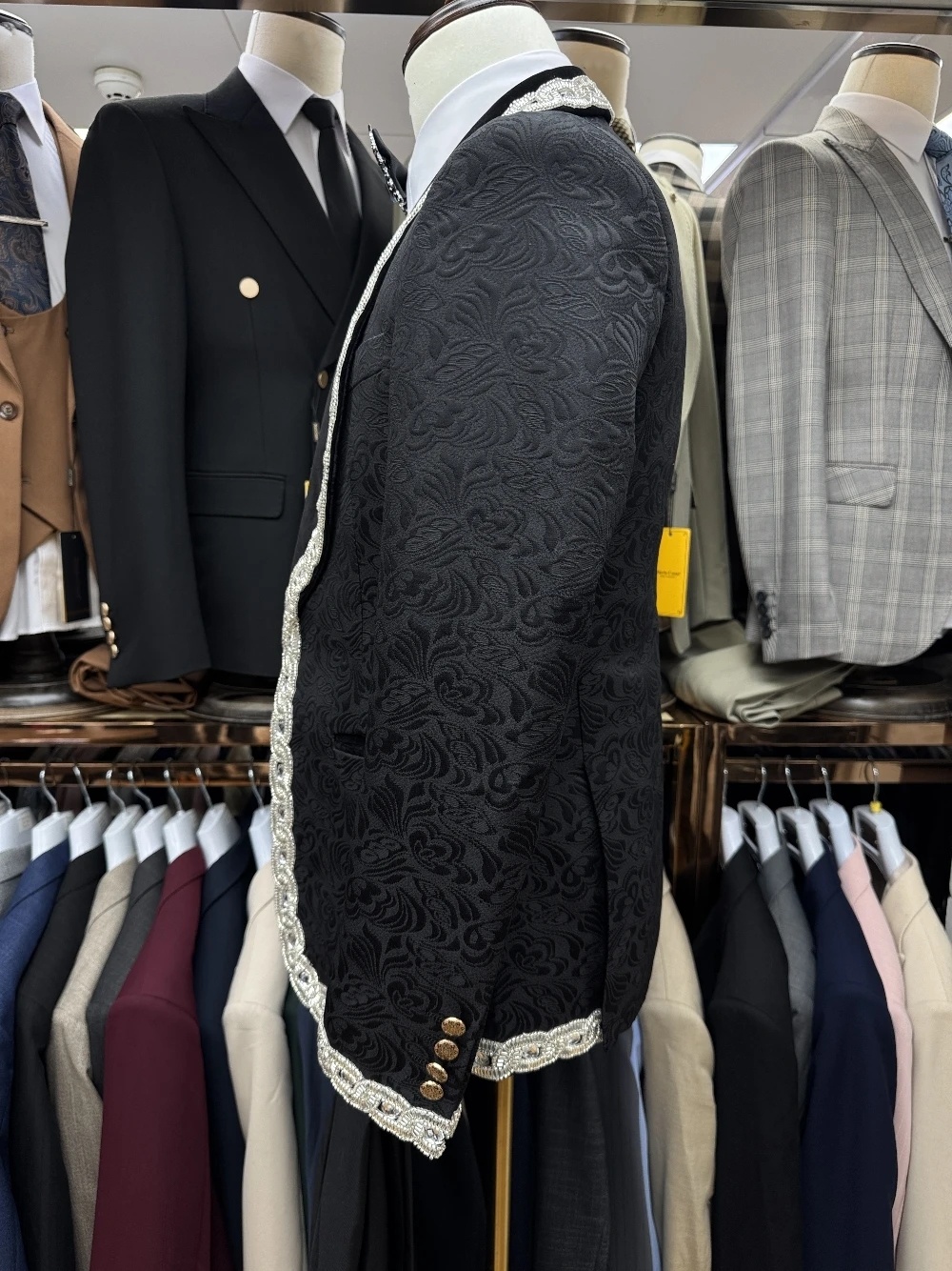 Elegant Men Suits Tailor-Made 3 Pieces Shawl Lapel Jacket Beading Blazer Jacquard One Button Groom Customized Coat Vest Pants Plus Size