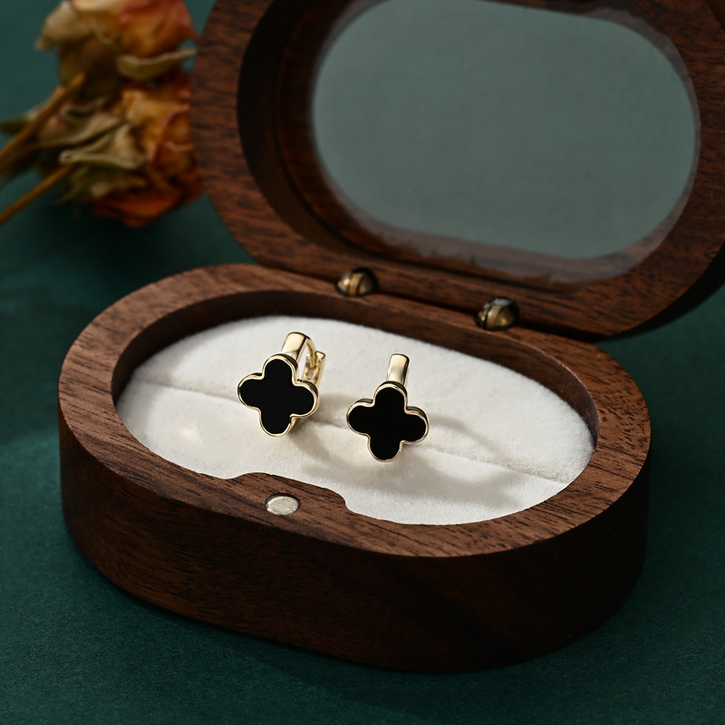 Fashion Leaf Clover Stud Versatile Simple High-End Light Earrings