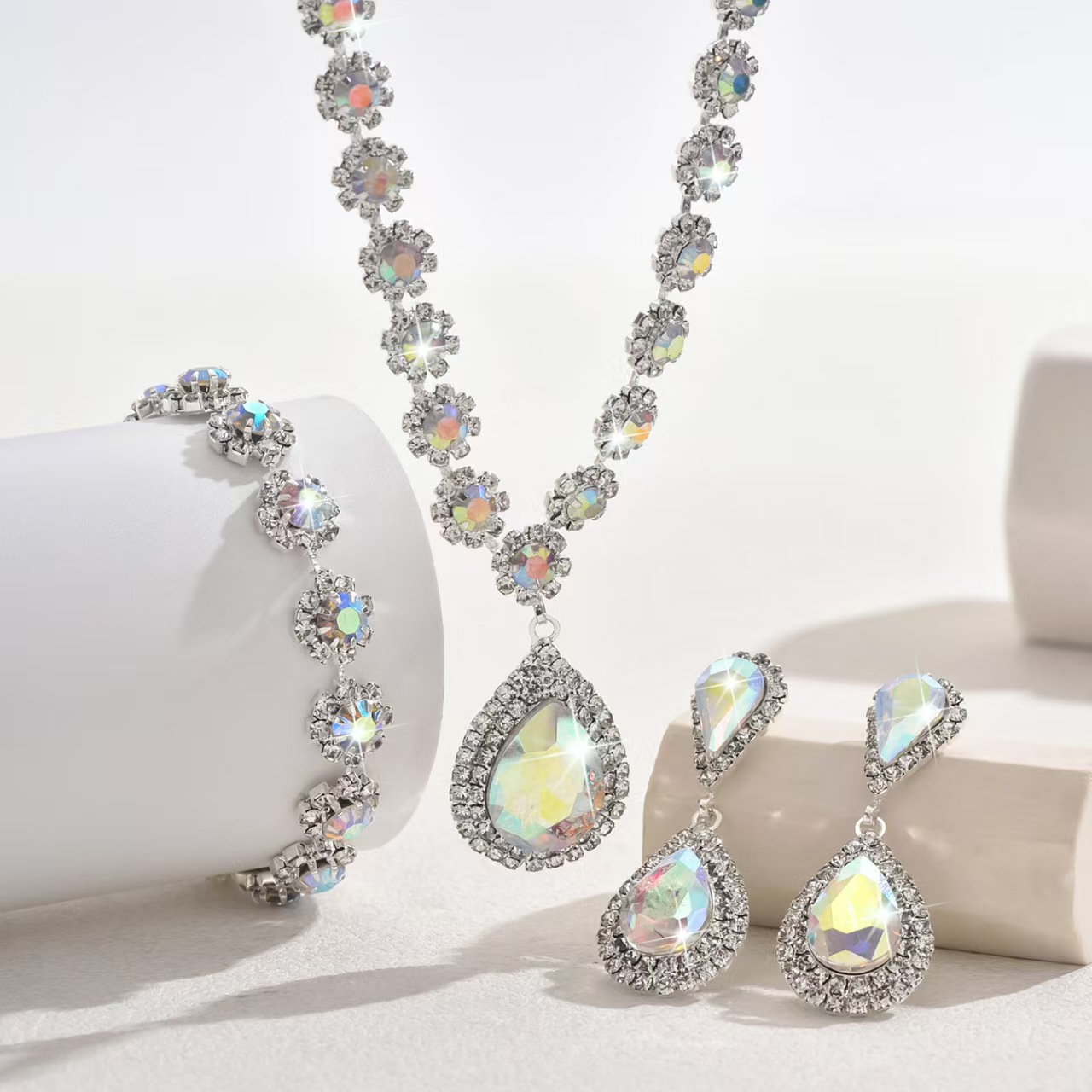 European and American trendy jewelry necklace bracelet set high-end and atmospheric bracelet set