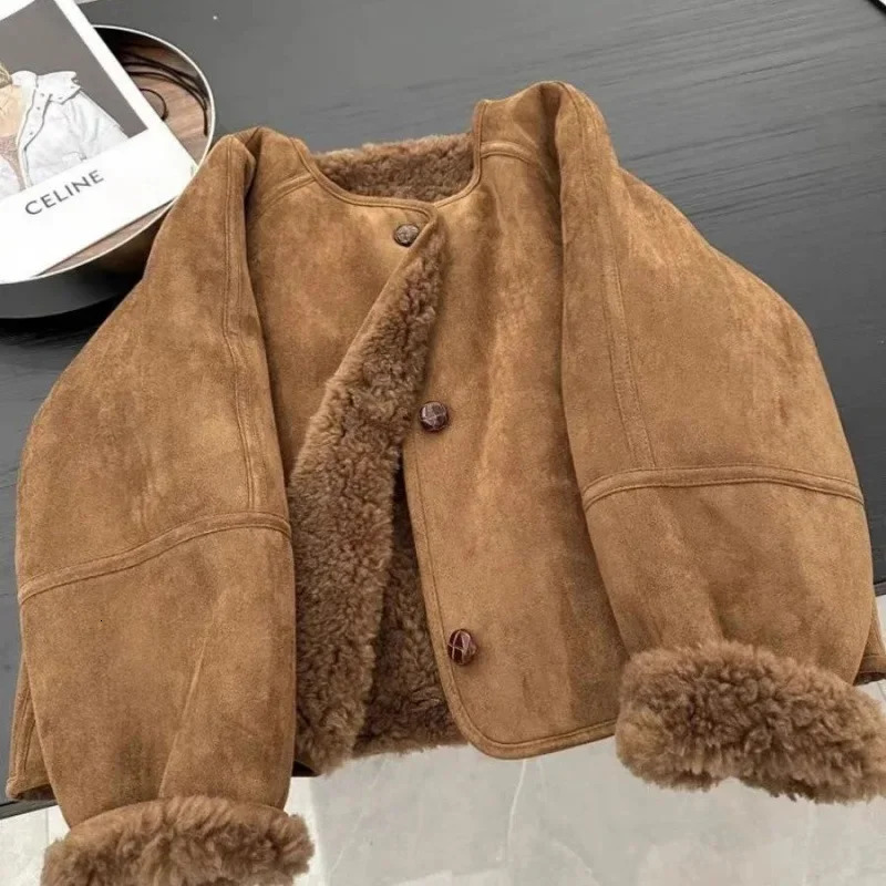 2025 Brown Leather Fur Integrated Jacket Mellow Style High Waist Autumn Winter Fashionable Womens Short Coat 250715