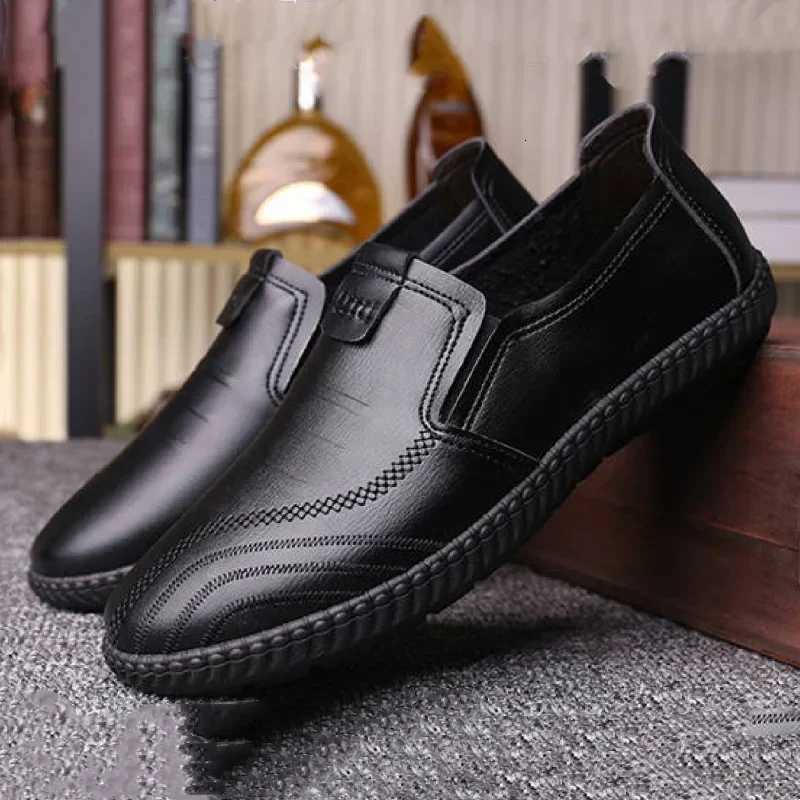 Leather Casual Men Shoes Lightweight Handmade Mens Loafers Breathable Fashion Comfortable Walking Shoes Slip-on Driving Shoes Y250715