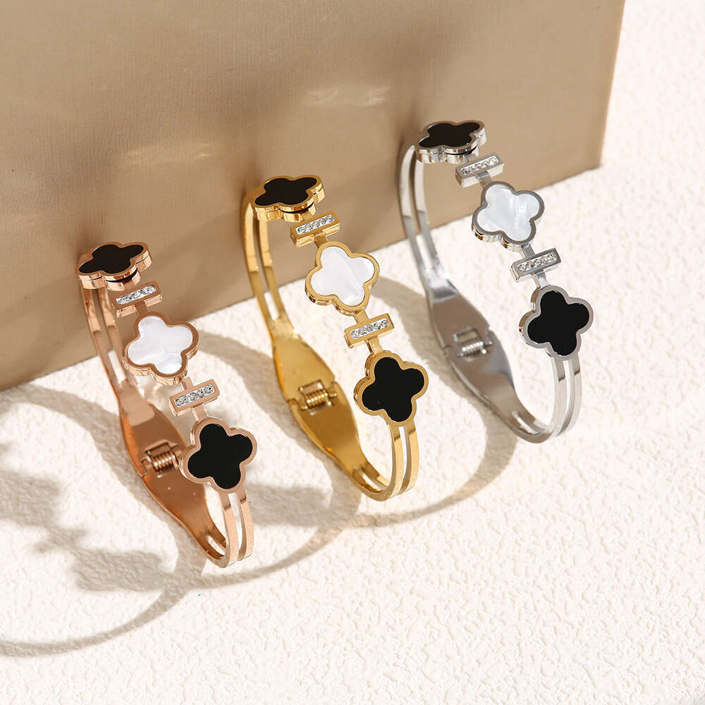 Luxury Jewelry Designer Bracelet For Women Lucky Four-Leaf Clover Chain Micro Set Zircon Charm High end Versatile Diamond Bracelet Gold Rose Gold Silv