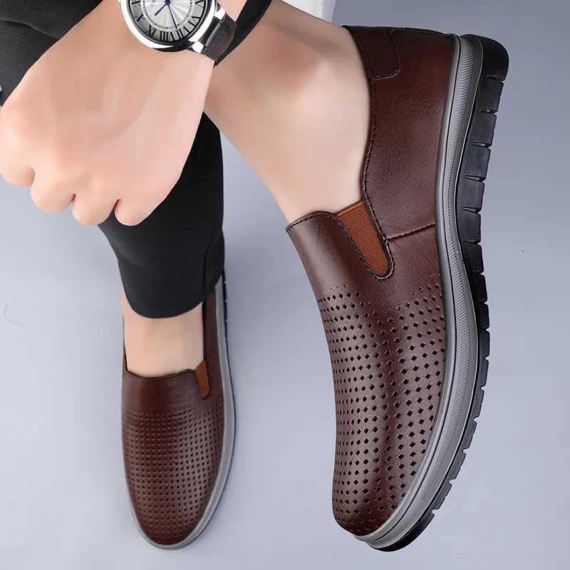 Luxury Men Casual Slip-on Breathable Punching Split Leather Shoes Men Classic British Style Loafers Shoes Outdoor Driving Shoes W250716