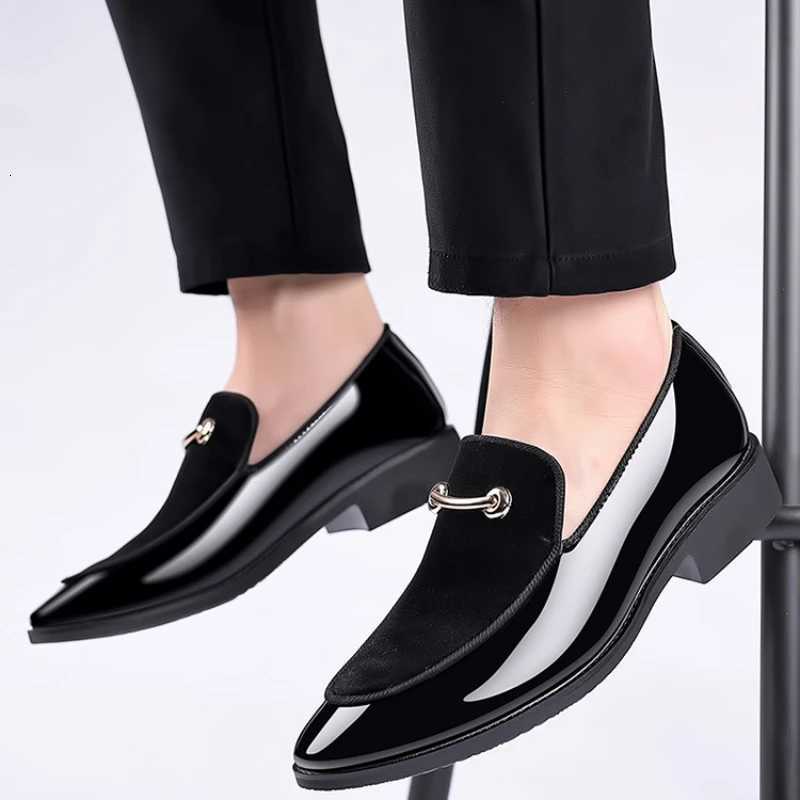 Mens Party Shoes Black Luxury Mens Formal Leather Shoes Slip on Patent Leather Business Casual Shoes Loafers Large Size Shoes Y250715