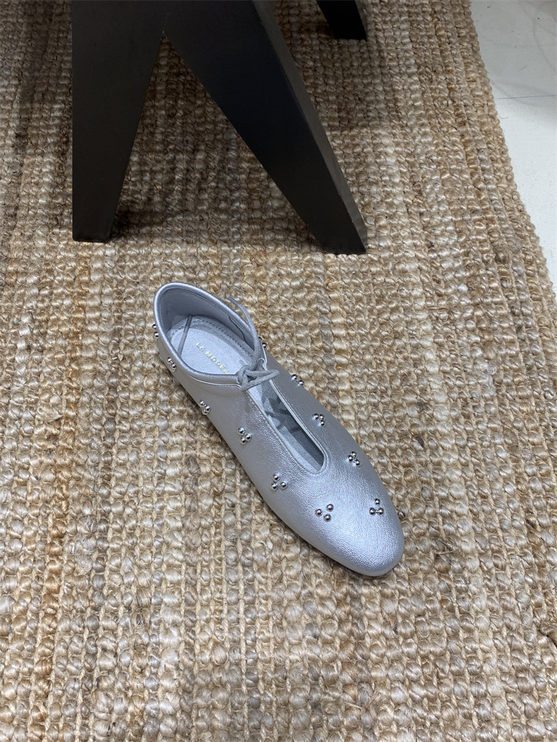 Round Toe Rivet Lace-up V-mouth Flat for Women 2025 Spring New Black Versatile Loafers Mary Jane Shoes ddmysaturn