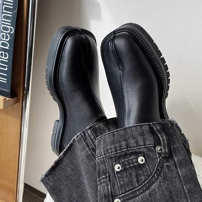 100% Genuine Leather Black Flats for Women and Men Couple Shoes with Split Toe W250716