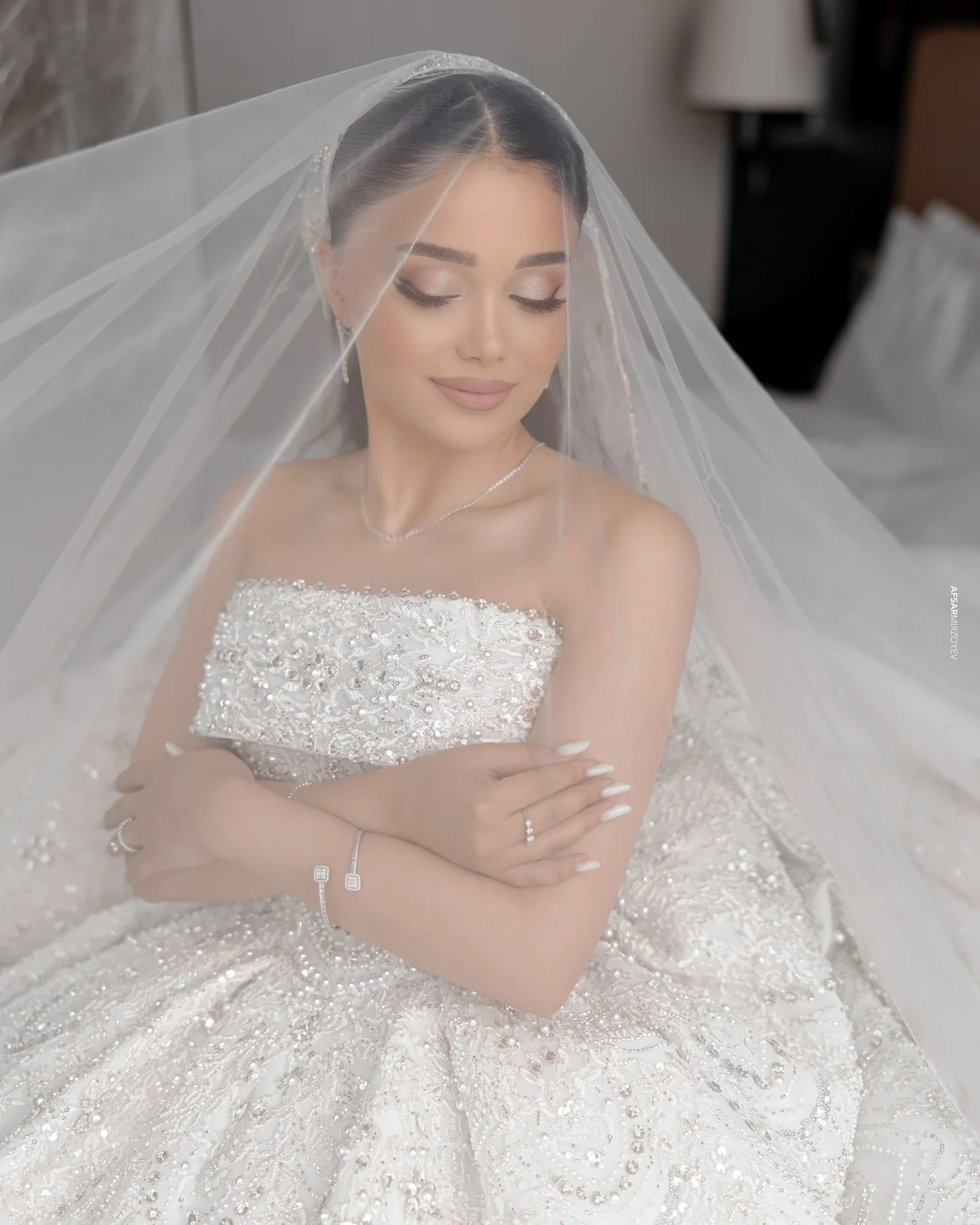 Gorgeous Beaded Pearls Ball Gown Wedding Dress Sequined Appliques Bridal Gowns Arabic Strapless Sleeveless vestido de novia
