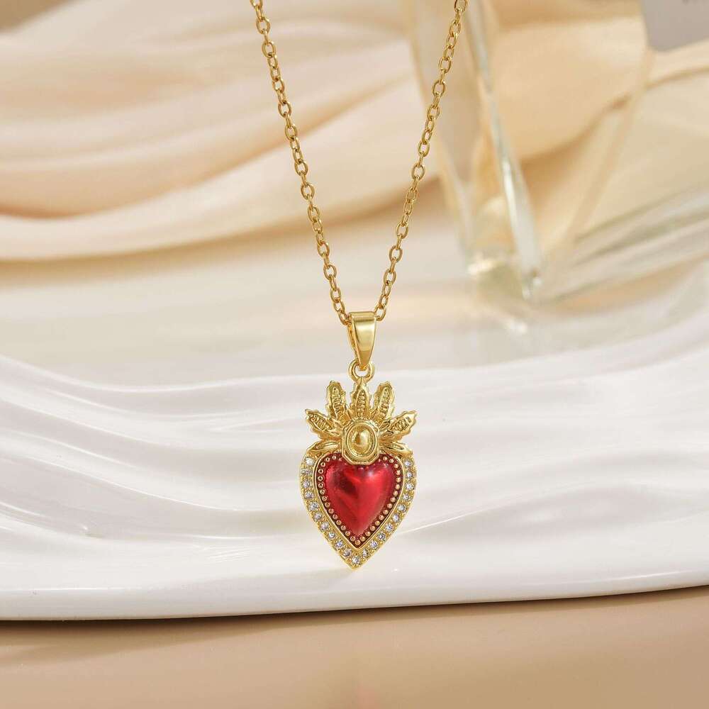 New Heart Crown Necklace Pendant For Women Copper Gold Plated Micro Pave Zircon Collarbone Chain B02