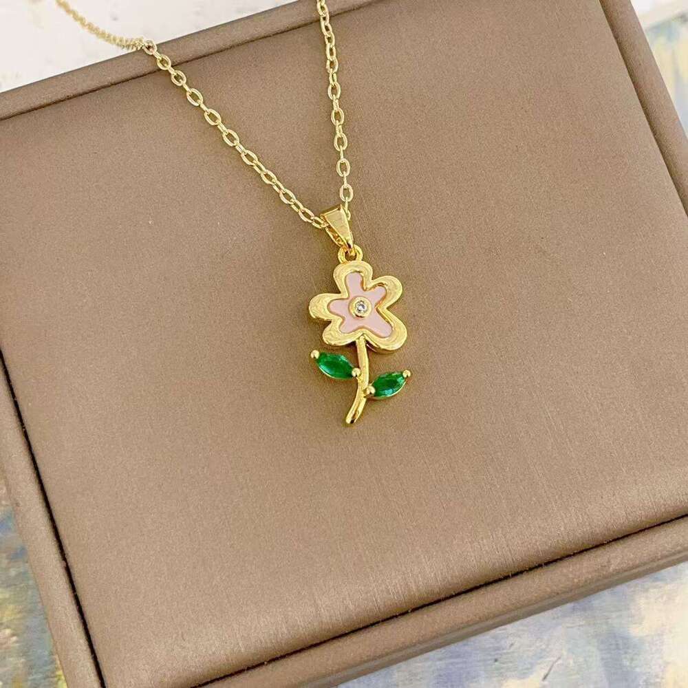Fashion Green Leaf Shell Flower Light Elegant Full Dia Necklace For Women Versatile Collarbone Titanium Steel Chain Eae