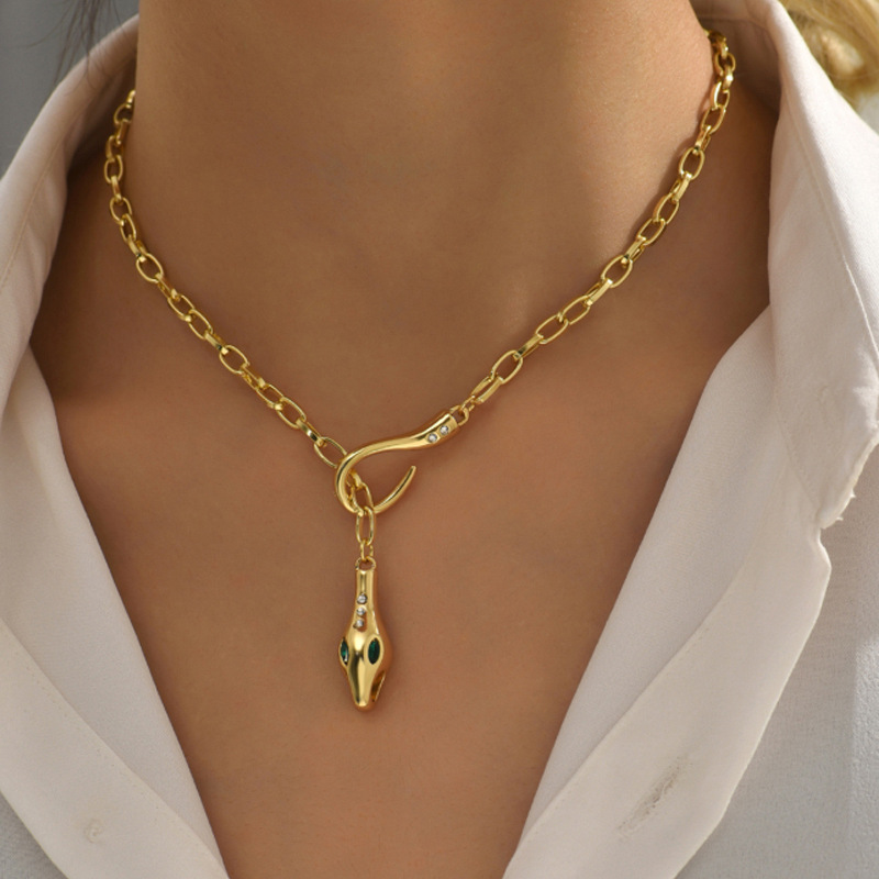 Newly Launched Stylish Snake Head Necklace with Metal Snake Pattern and Inlaid Diamonds Adjustable Clavicle Chain for Women Trendy Alloy Neckpiece