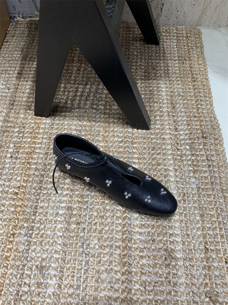 Round Toe Rivet Lace-up V-mouth Flat for Women 2025 Spring New Black Versatile Loafers Mary Jane Shoes ddmysaturn