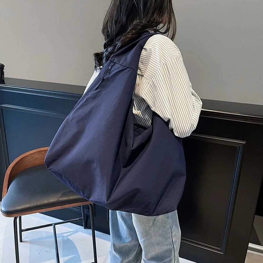 Casual Nylon Shoulder Bag Multi-Pocket Double Zipper Design Versatile Commuting Handbag Soft Large Capacity Tote Bag