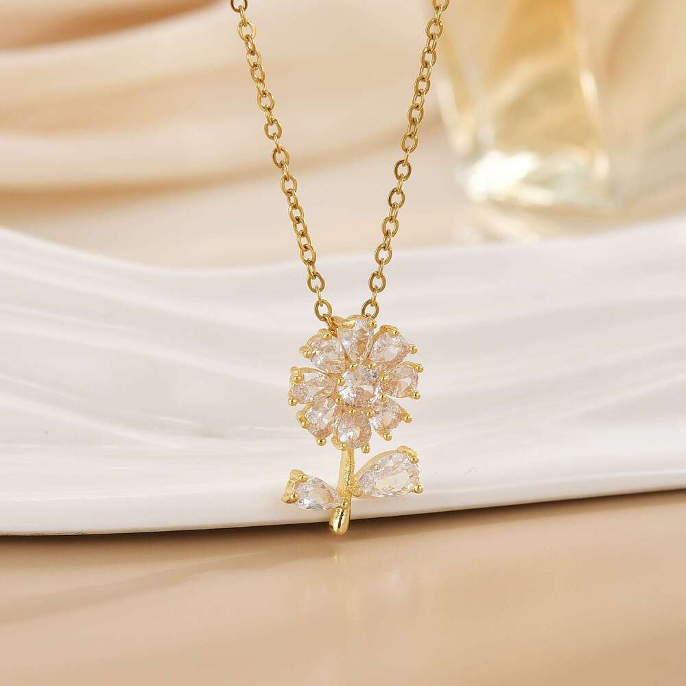 Fashion Sexy Shiny Zircon Necklace Light High-End Suower Pendant Titanium Steel Collarbone Chain Jewelry 881