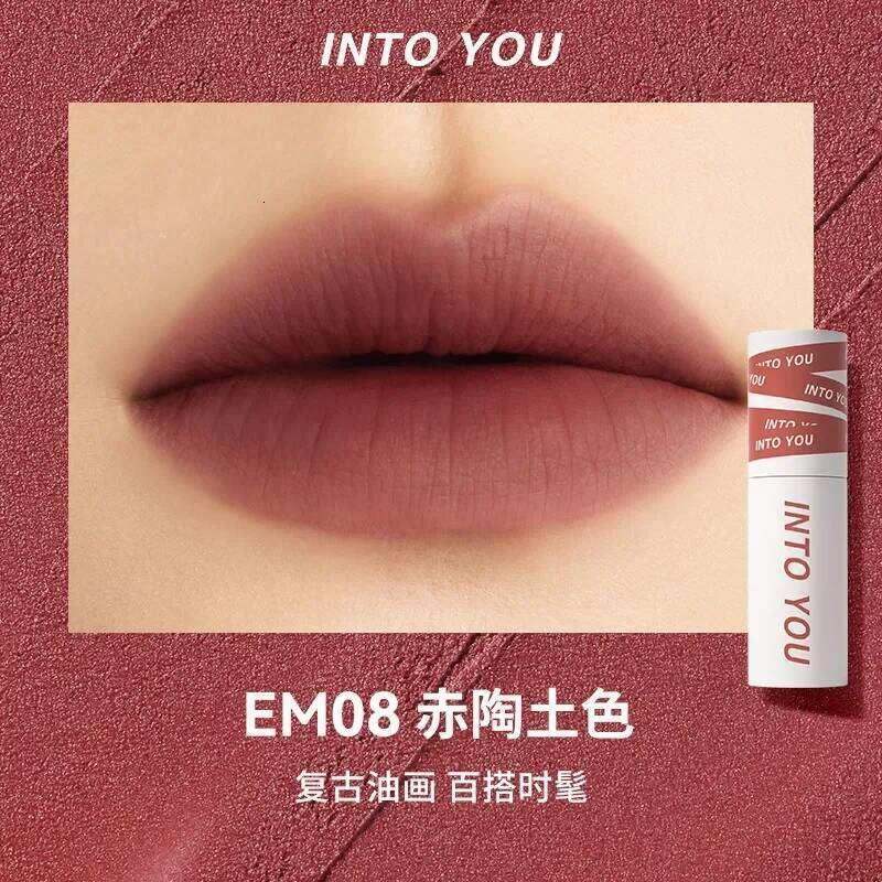 INTO YOU LIP D The Female Protagonist's Lips Cheeks Are Dual pose Misted Face Mouth And Red Lip Beauty Cosmetics