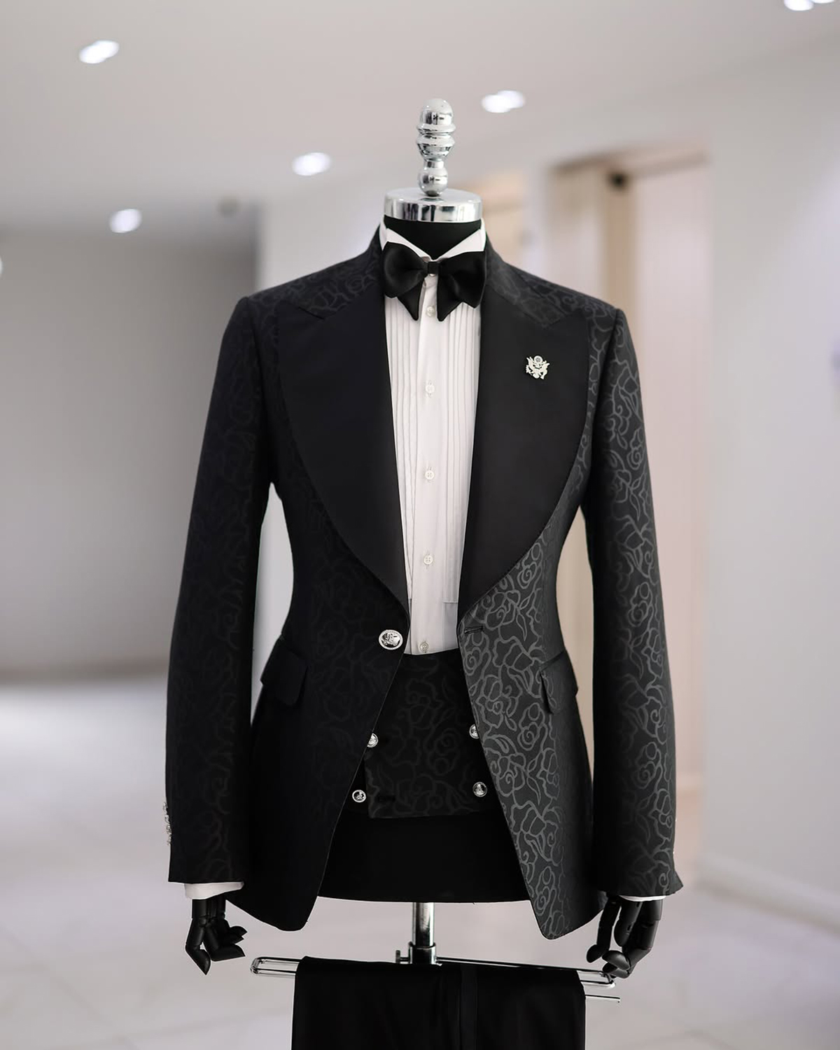 Handsome Men Suits Tailor-Made 2 Pieces Peaked Lapel Jacket Jacquard Blazer One Button Groom Evening Prom Party Customized Coat Pants Plus Size